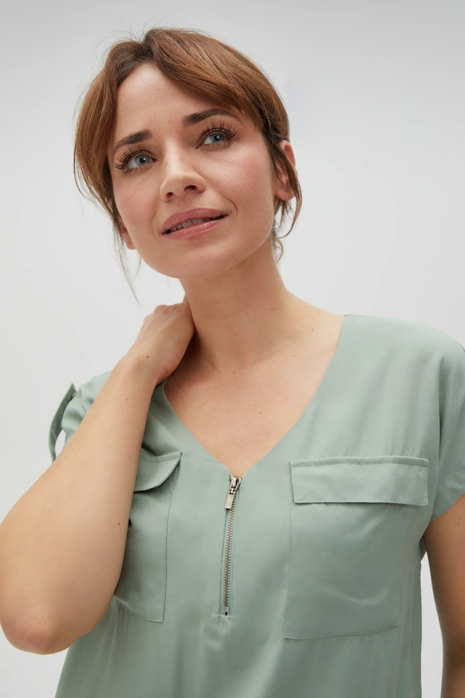 Wiskozowa koszula z dekoltem w serek oliwkowa