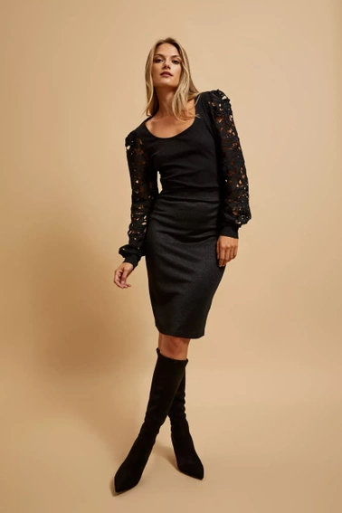 Ołówkowa spódnica z metaliczną nitką czarna