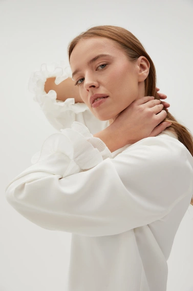 Koszula z falbanami na rękawach biała