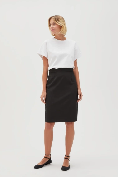 Ołówkowa spódnica czarna