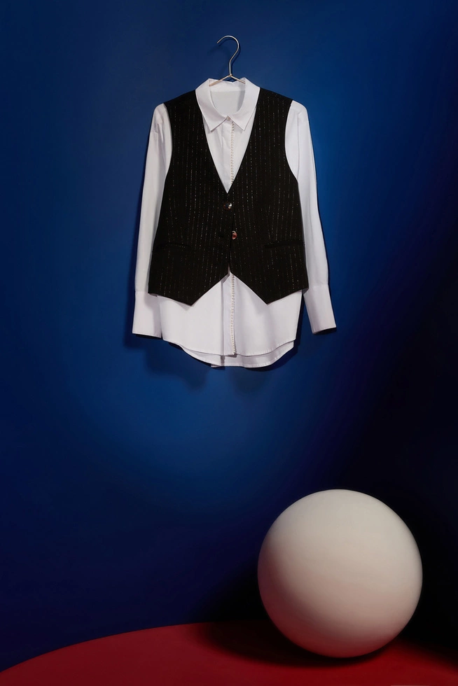 Kamizelka z ozdobnymi guzikami czarna