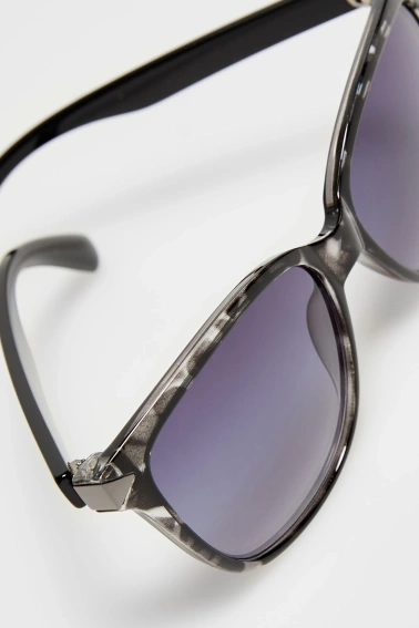 Okulary przeciwsłoneczne szare 