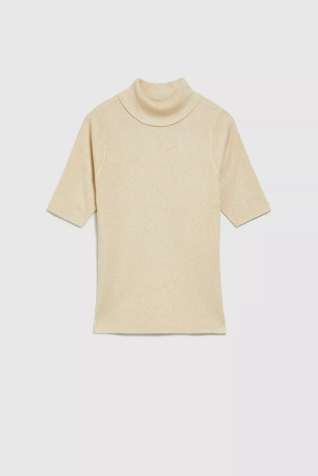 Sweter z golfem ozdobiony metaliczną nitką perłowy