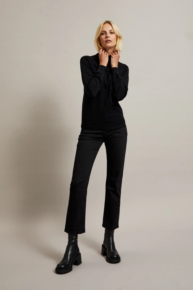 Gładki sweter z golfem czarny