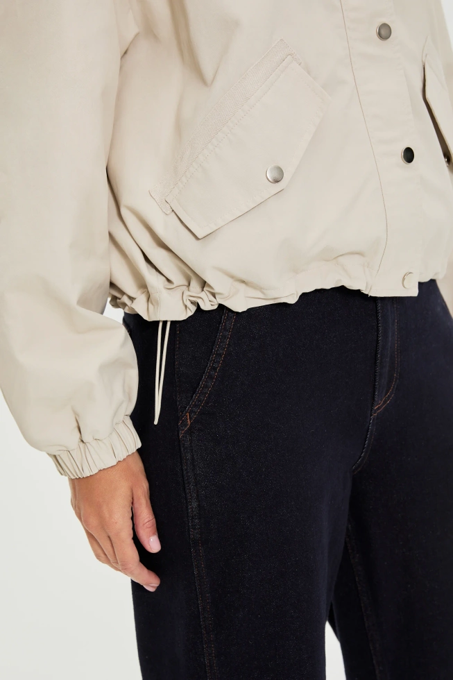 Kurtka z kapturem beżowa