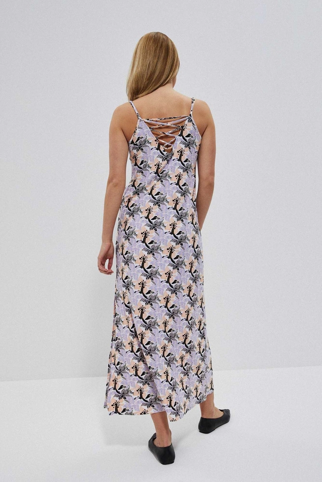 Letnia sukienka na ramiączkach biała