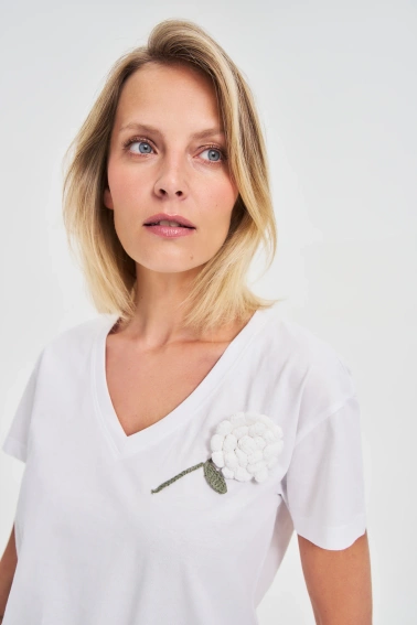 Bluzka z szydełkową aplikacją biała