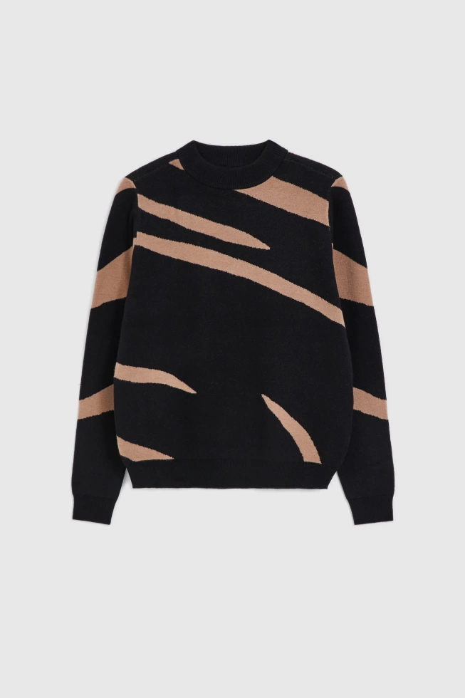 Sweter w zwierzęcy wzór czarny