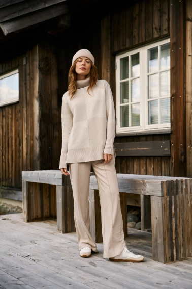 Spodnie z szerokimi nogawkami beżowe