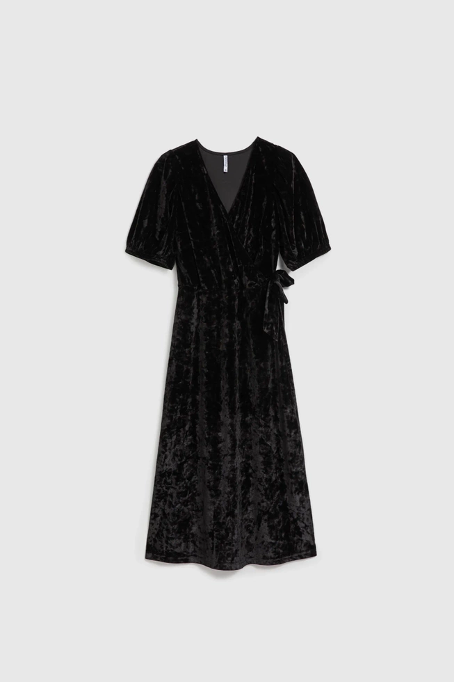 Welurowa sukienka midi czarna
