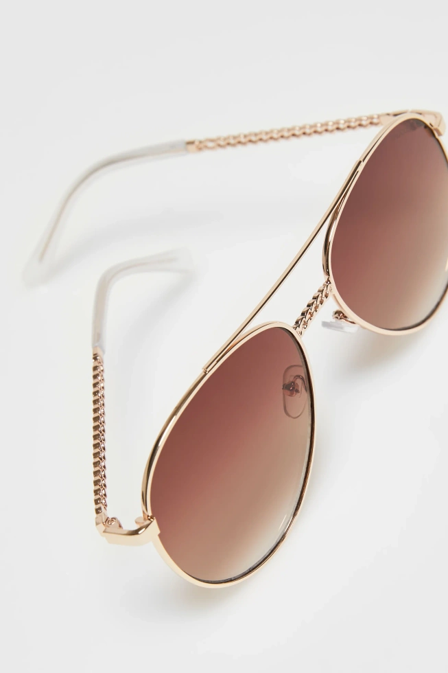 Okulary przeciwsłoneczne z metalowymi oprawkami