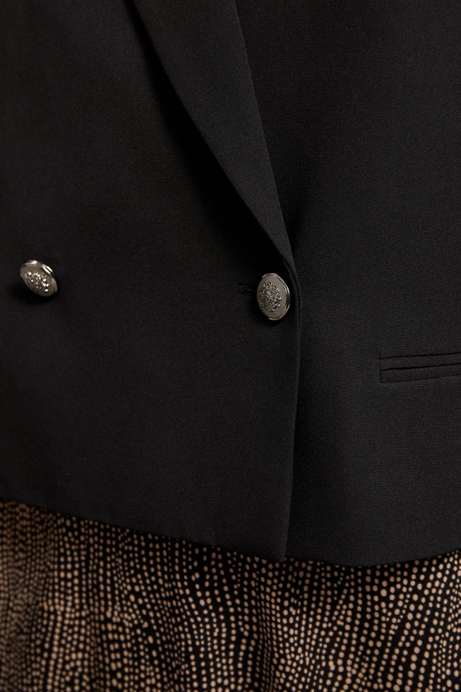 Krótka marynarka z ozdobymi guzikami czarna