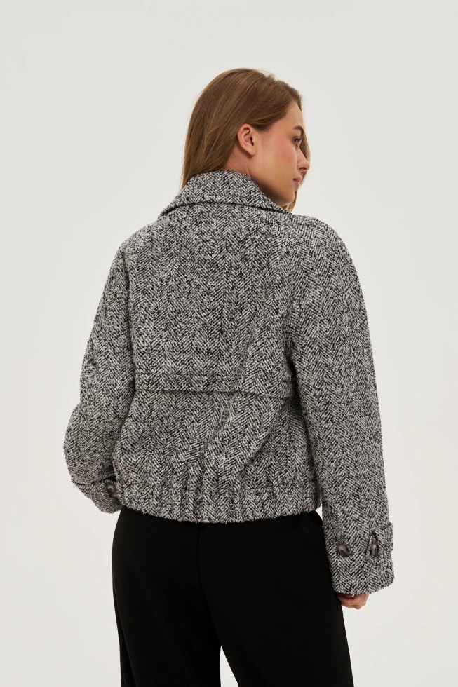 Krótki płaszcz czarno-biały