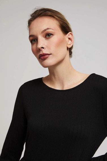 Sukienka z długimi rękawami i rozkloszowanym dołem czarna