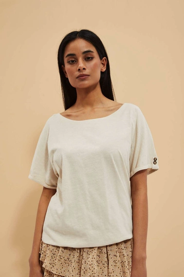 Gładki t-shirt z guzikami na rękawach piaskowy