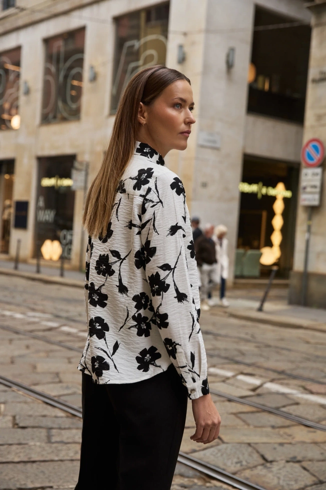 Wiskozowa koszula w kwiaty biała