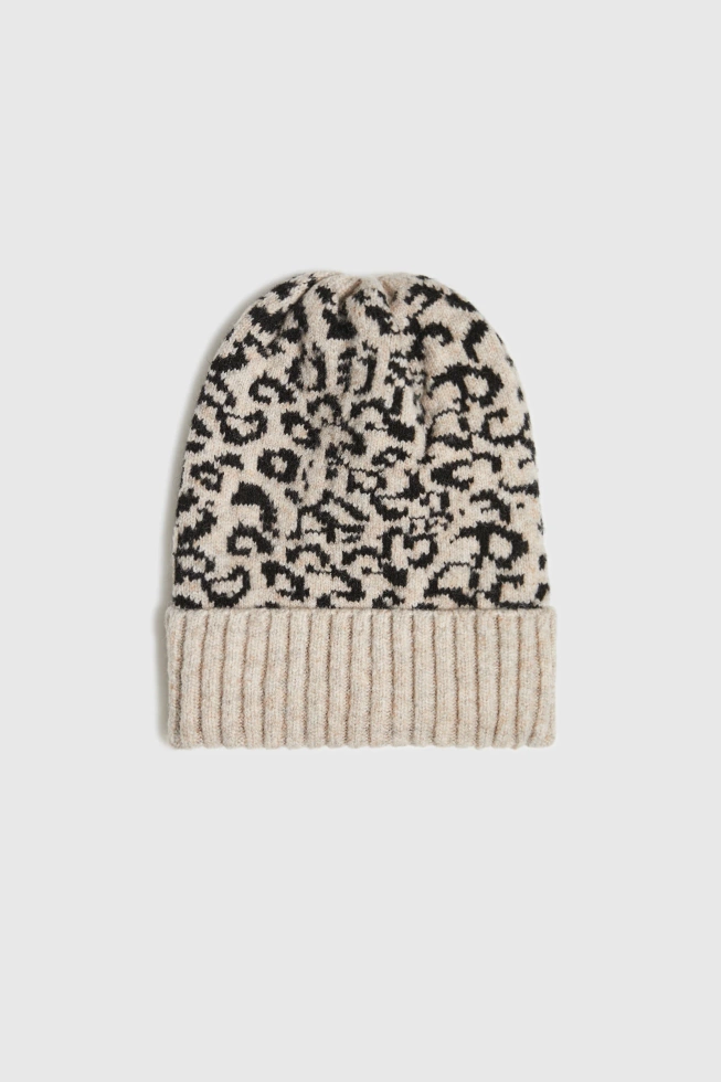 Zimowa czapka w panterkę beżowa