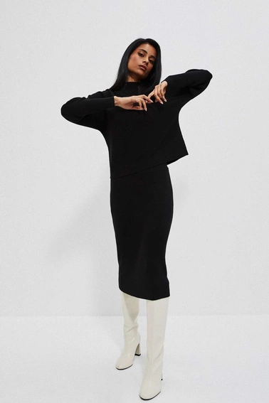 Ołówkowa spódnica o długości za kolano czarna