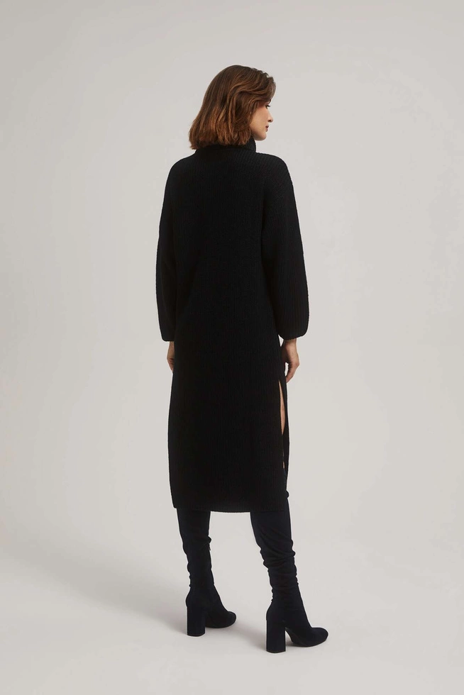 Swetrowa sukienka z golfem czarna