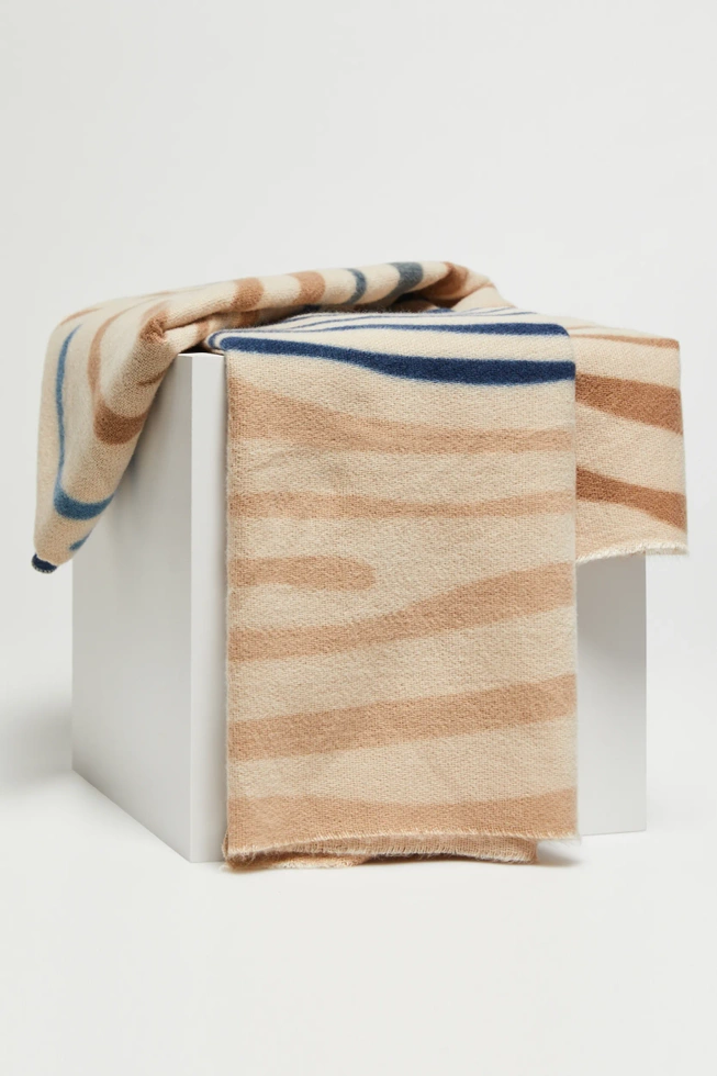 Szalik w zwierzęcy wzór beżowy