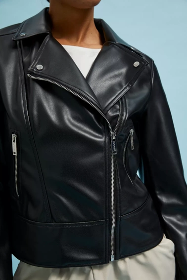 Kurtka ramoneska zapinana na zamek