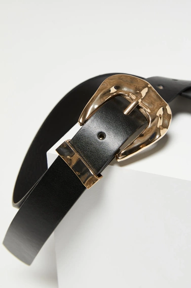Pasek z klamrą w kolorze złotym czarny