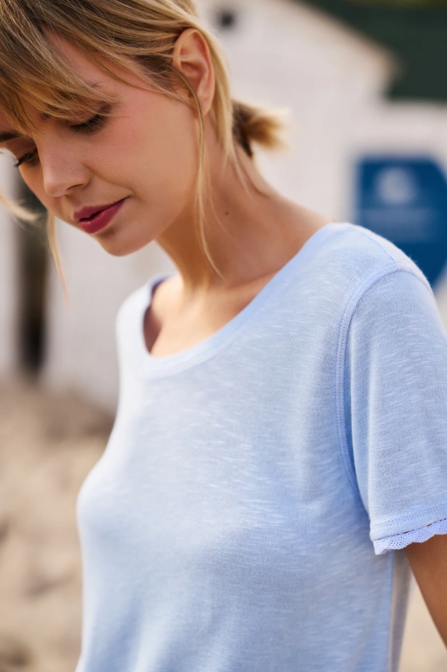 Bluzka z okrągłym dekoltem błękitna