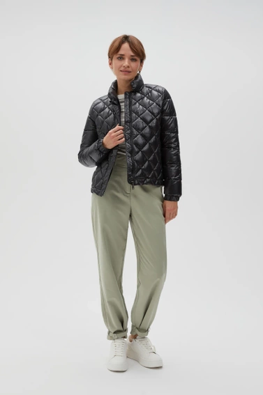 Krótka, pikowana kurtka czarna