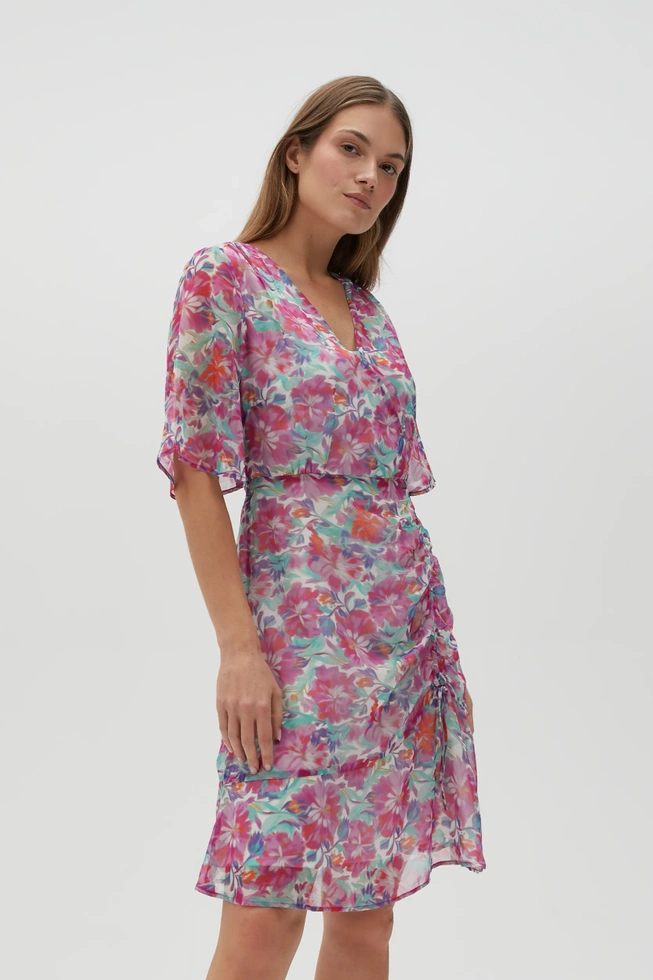 Sukienka w kwiaty fuksjowa