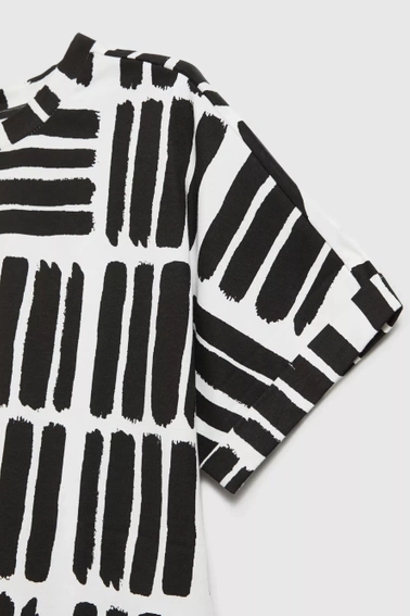 Bluzka o prostym fasonie biała