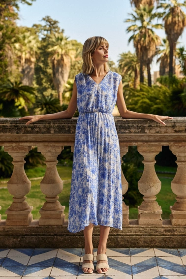 Sukienka w kwiaty błękitna