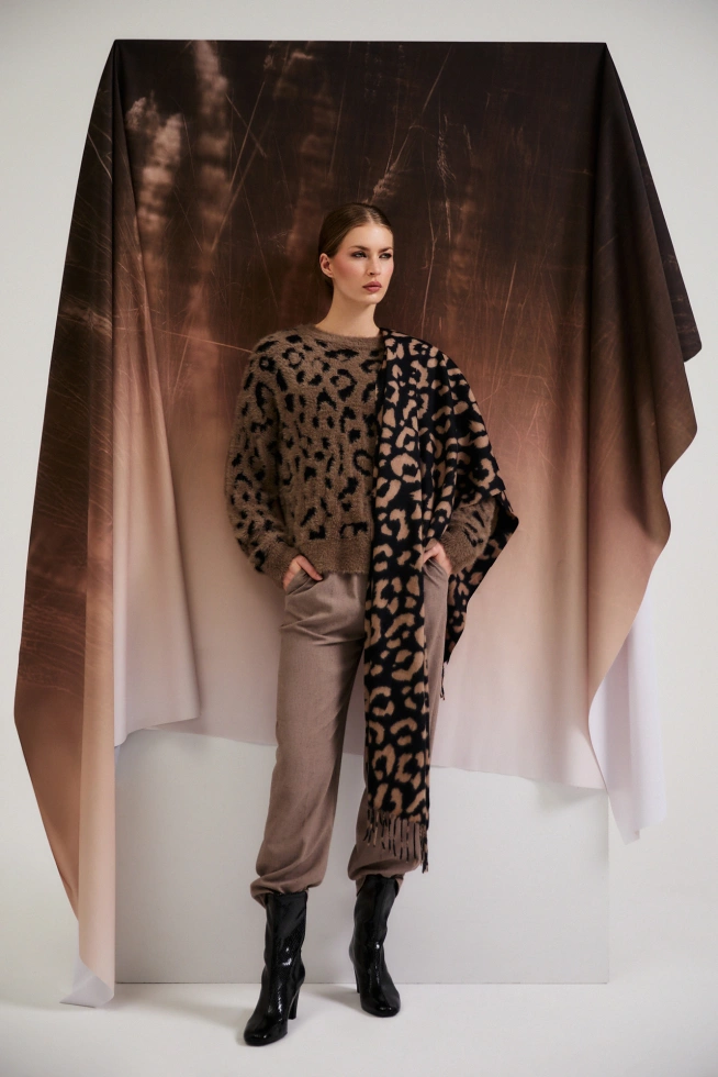 Szalik w panterkę brązowy