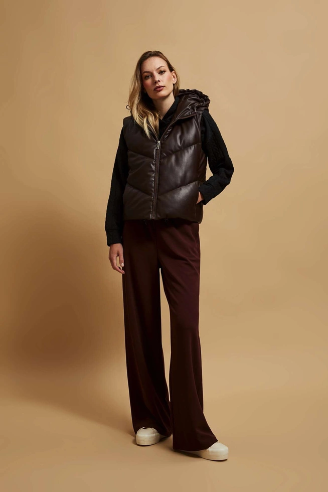 Pikowana kamizelka z kapturem brązowa