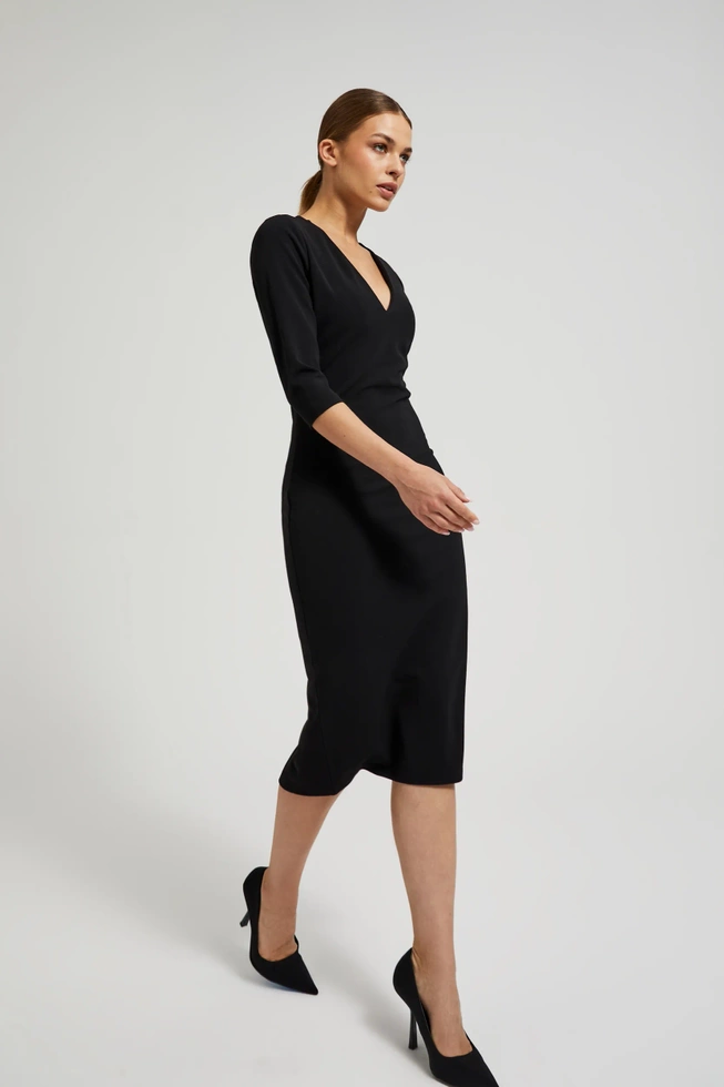 Gładka sukienka z dekoltem w serek czarna