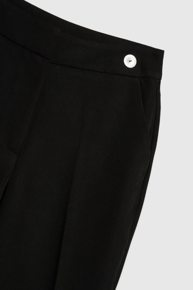 Eleganckie spodnie ze zwężanymi nogawkami czarne