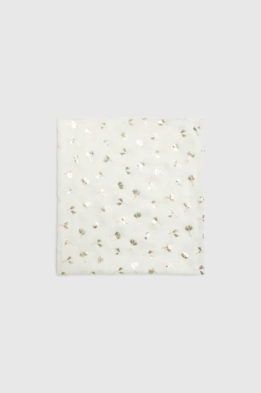 Letni szal z nadrukiem biały