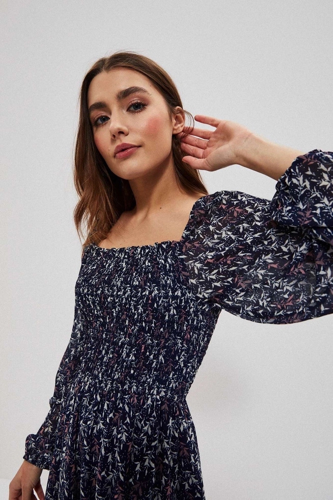 Wzorzysta sukienka granatowa