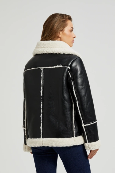 Kurtka z futrzanym kołnierzem czarna