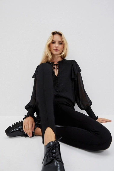 Koszula z wiązanym dekoltem i falbanami czarna