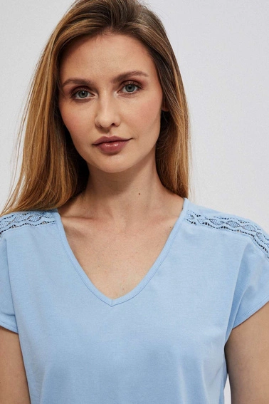 Bluzka z ażurowym zdobieniem niebieska