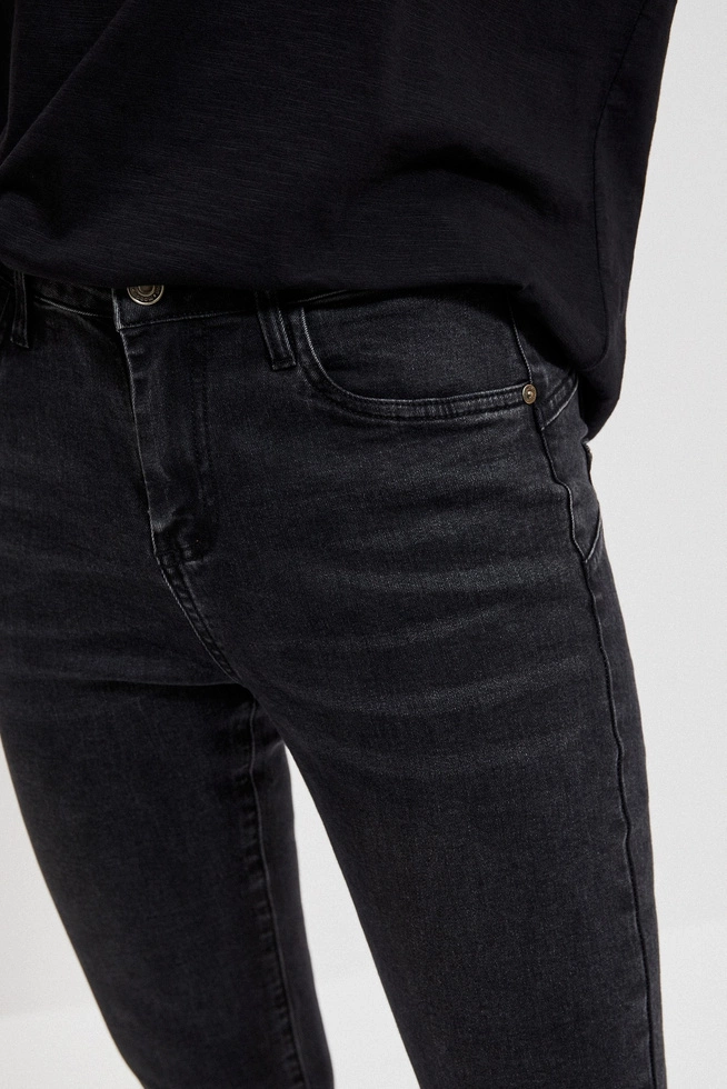 Jeansy skinny z przetarciami