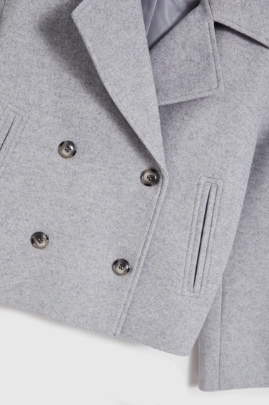 Dwurzędowy krótki płaszcz szary 