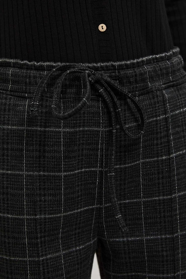 Spodnie w kratę czarne