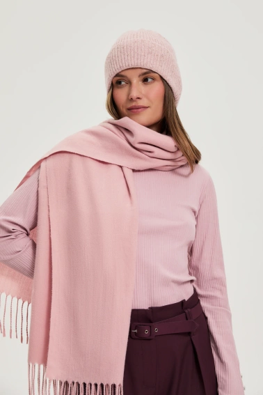  Szal z frędzlami różowy