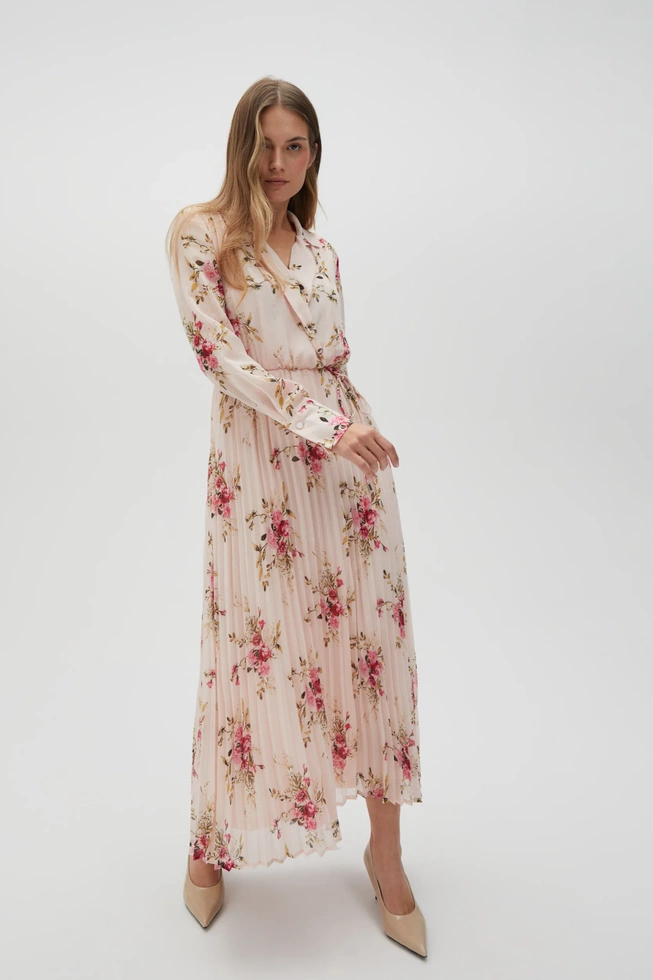 Plisowana sukienka w kwiaty różowa