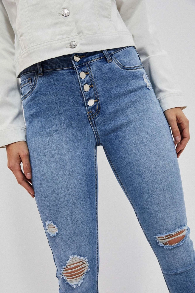 Jeansy rurki z przetarciami