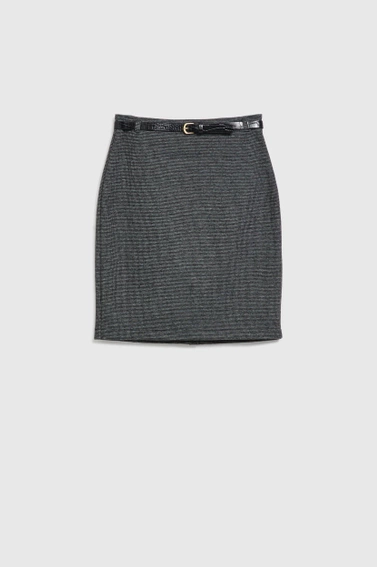 Ołówkowa spódnica o długości przed kolano szara