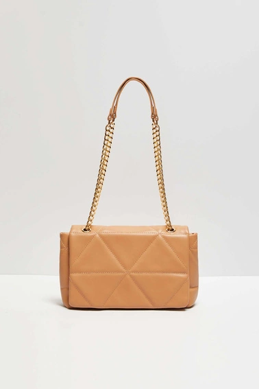 Pikowana torebka z łańcuszkiem beżowa