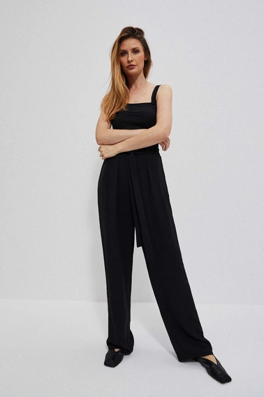 Prążkowany top na szerokich ramiączkach czarny