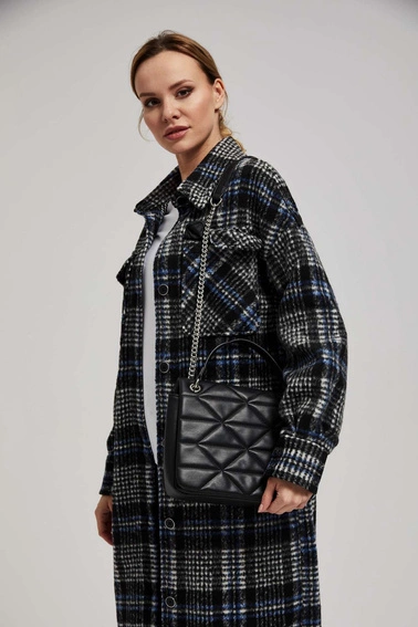 Pikowana torebka z regulowanym uchwytem czarna